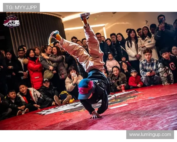 南京街舞队的盯防策略与街舞文化的深度融合探讨 南京街舞队的盯防策略与街舞文化的深度融合探讨