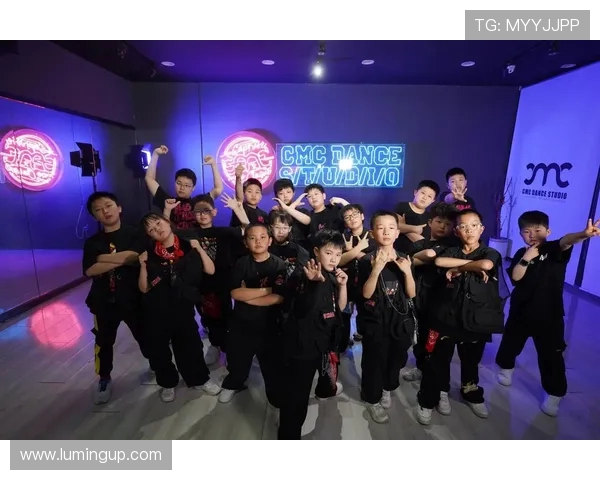 南京街舞队与西安街舞队赛后复盘团队协作的精彩瞬间与经验分享