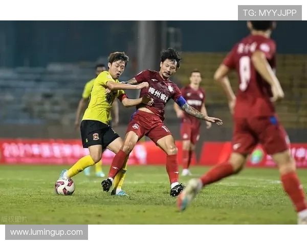 成都足球队在挑战赛中以89分稳居积分榜首位，展现强劲实力