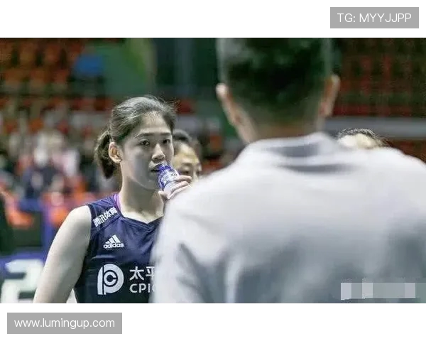 杭州排球队心理素质提升之路:从挑战到突破的热议与反思 杭州排球队心理素质提升之路:从挑战到突破的热议与反思