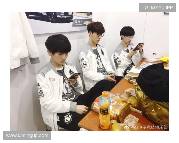 热议和平精英：IG战队如何通过团队协作实现战术创新与胜利突破