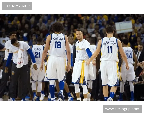 勇士与国王激战回放精彩瞬间分析与赛后点评