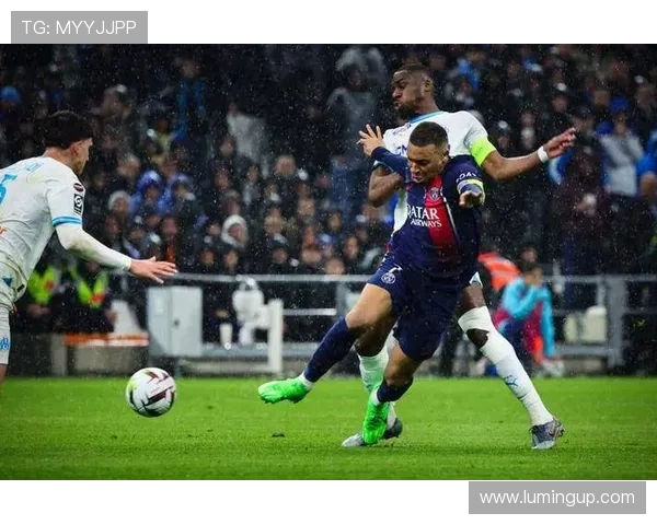 巴黎与瓦朗谢纳的精彩对决揭示了法甲联赛的激烈竞争与球队实力的较量