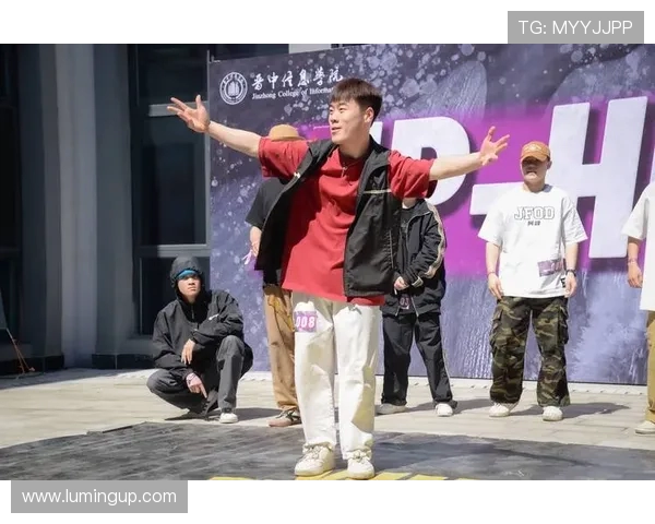 上海攀岩队在世界街舞大赛中的节奏表现精彩纷呈引发热议 上海攀岩队在世界街舞大赛中的节奏表现精彩纷呈引发热议